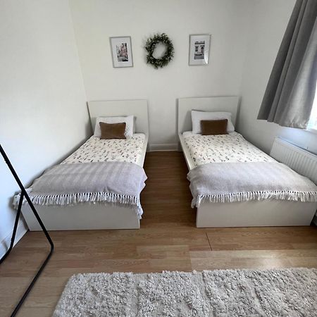 2 Bedroom House In Belfast With Garden Екстериор снимка