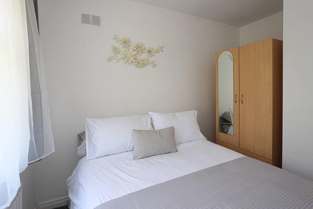 2 Bedroom House In Belfast With Garden Екстериор снимка